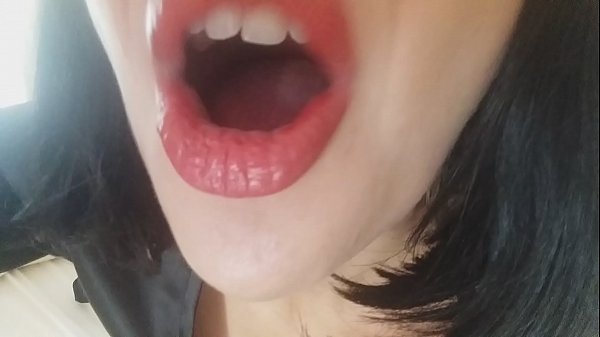 Sayang, ibu tirimu tidak mengizinkanmu pergi ke sekolah hari ini... Aku sangat membutuhkanmu...